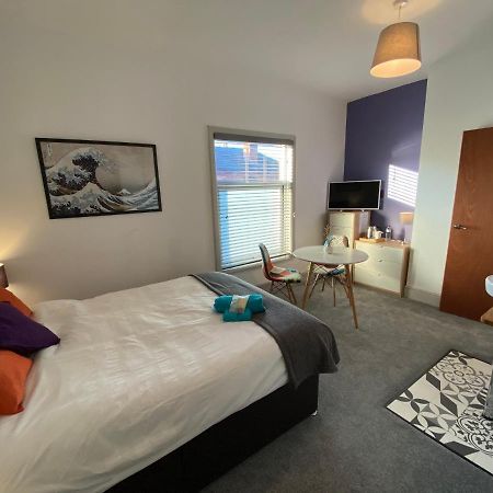 77 Underwood Lane Apartment Крю Екстериор снимка