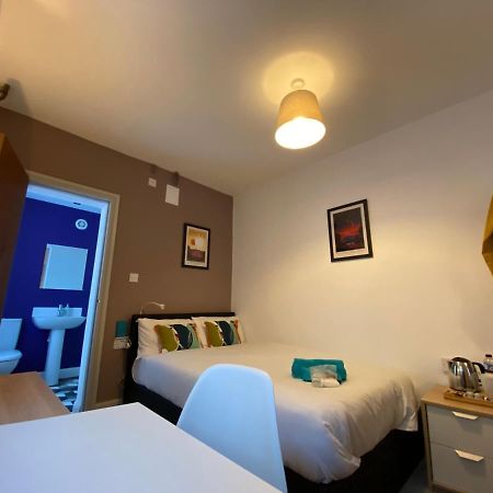 77 Underwood Lane Apartment Крю Екстериор снимка