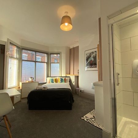 77 Underwood Lane Apartment Крю Екстериор снимка
