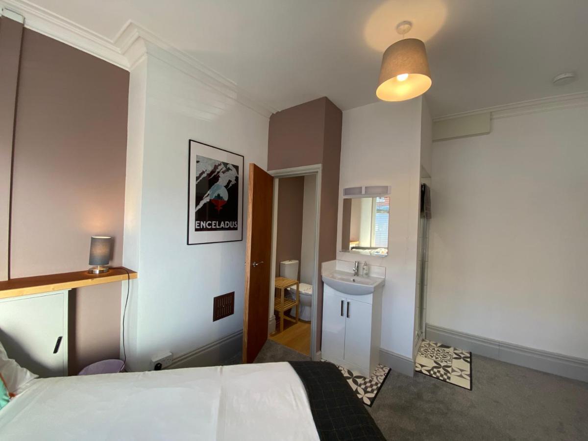 77 Underwood Lane Apartment Крю Екстериор снимка