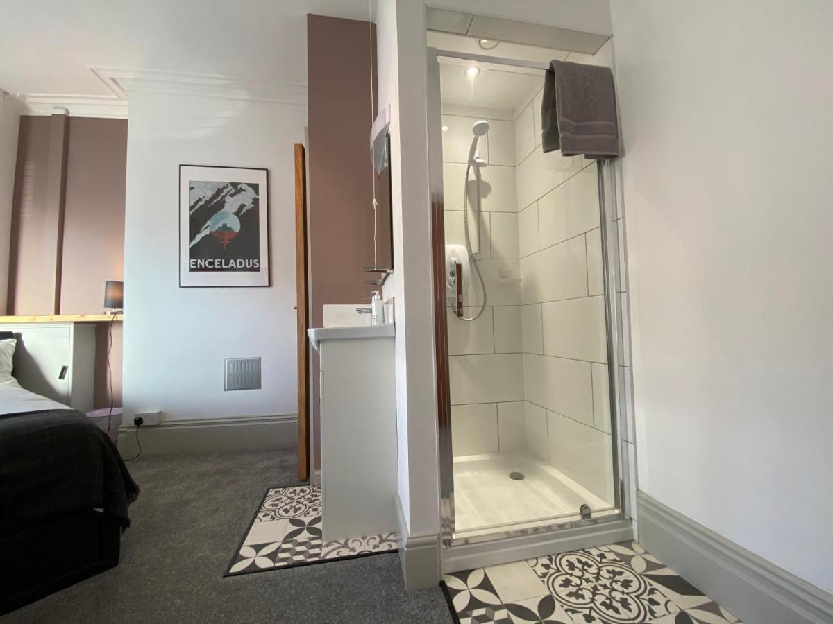 77 Underwood Lane Apartment Крю Екстериор снимка