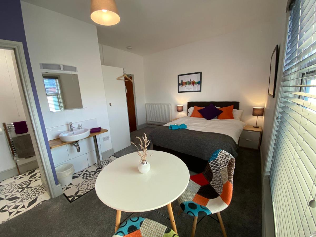 77 Underwood Lane Apartment Крю Екстериор снимка