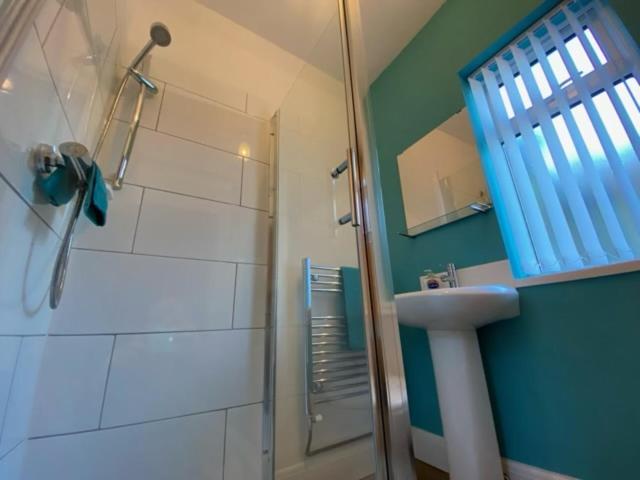 77 Underwood Lane Apartment Крю Екстериор снимка